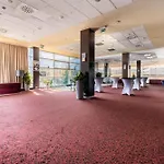 By Ihg 4*