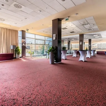 By Ihg 4*