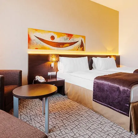 By Ihg 4* ジリナ