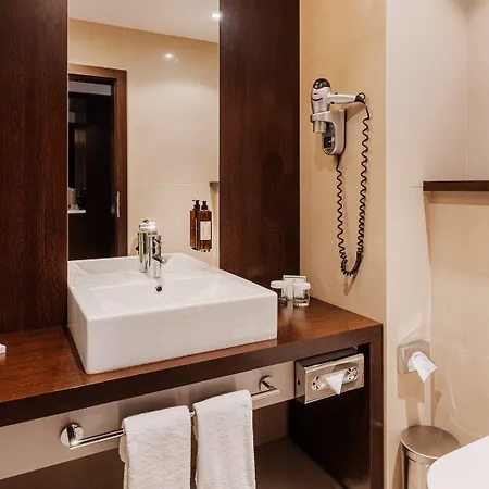 By Ihg