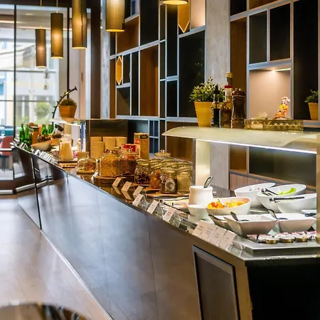 By Ihg Zsolna