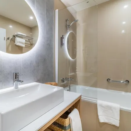 By Ihg Szálloda Zsolna