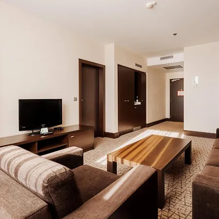 By Ihg 4*