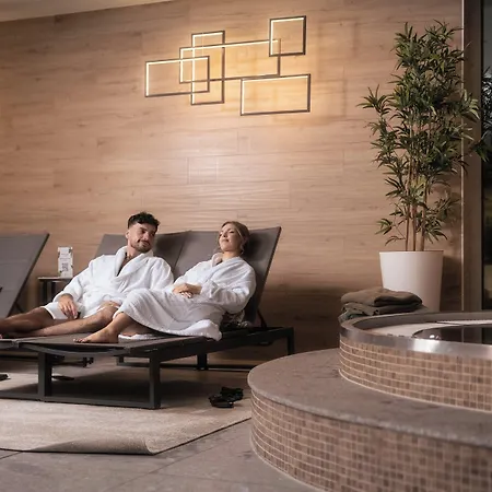 By Ihg