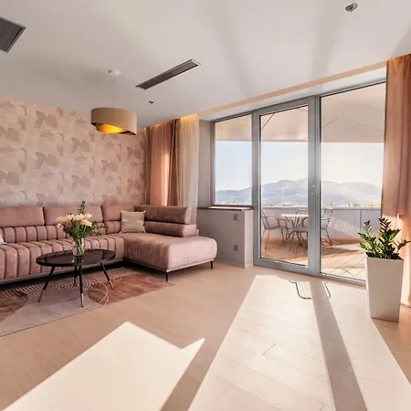 Hotel By Ihg 4*