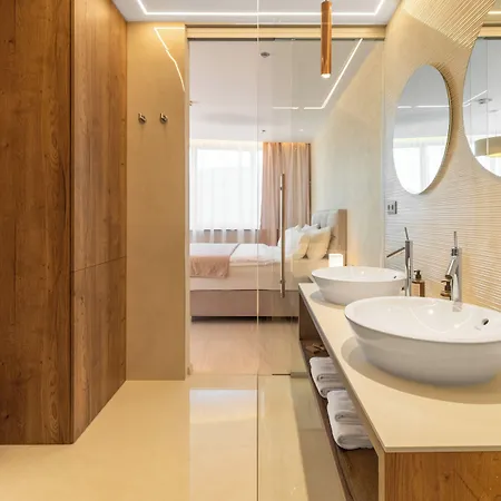 Hotel By Ihg
