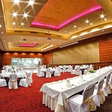 Hotel By Ihg