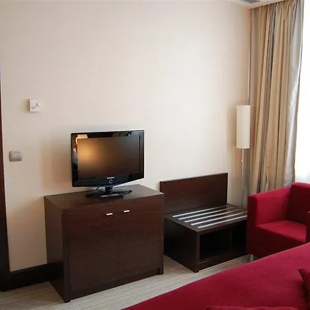 By Ihg